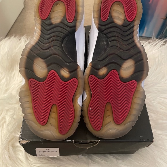 Jordan 11 retro low with box (tuxedo) - Picture 3 of 5